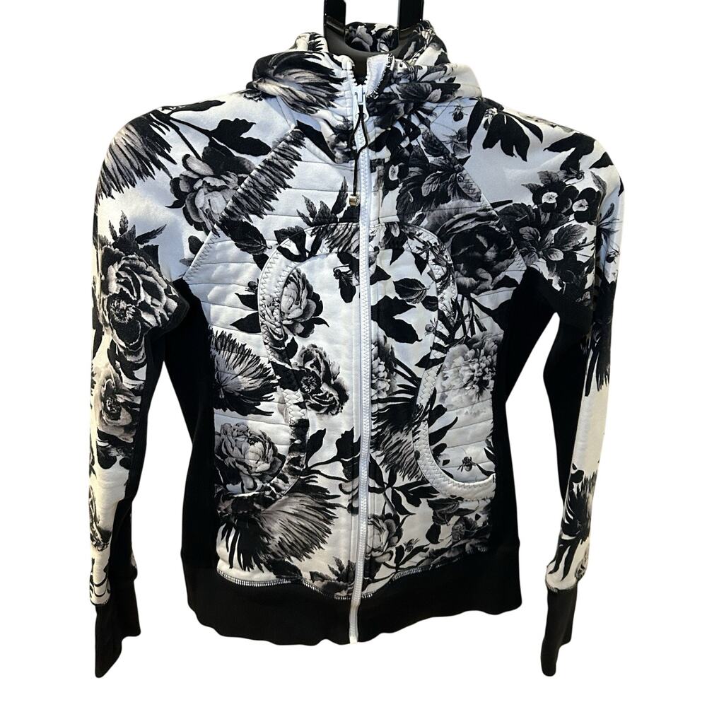 Lululemon Calm & Cozy Jacket in Brisk Bloom Black White Women's size 6